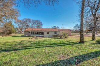 Building Photo - Almaville Road