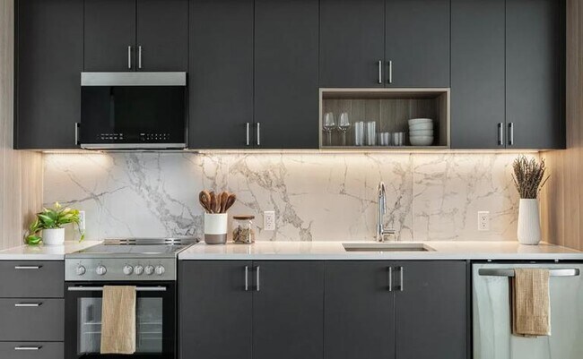 Building Photo - 64 Box Street