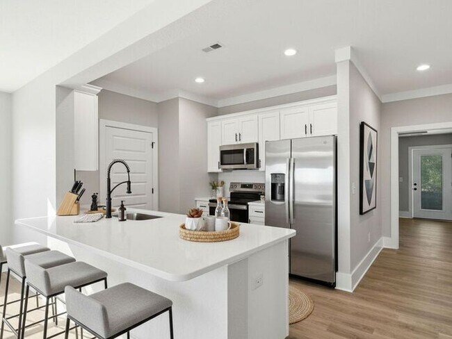 Building Photo - One-Level Living with Private Garage, Feels Like Home, Not an Apartment