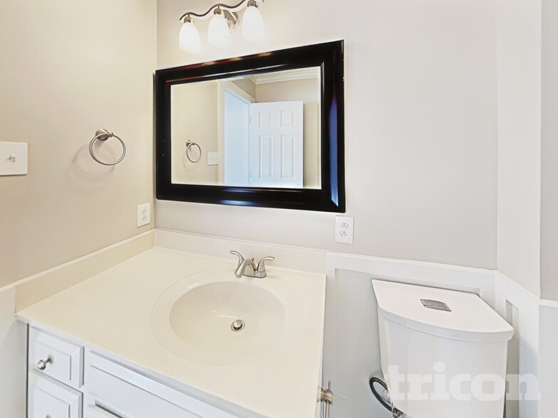 Building Photo - 137 Deercroft Dr