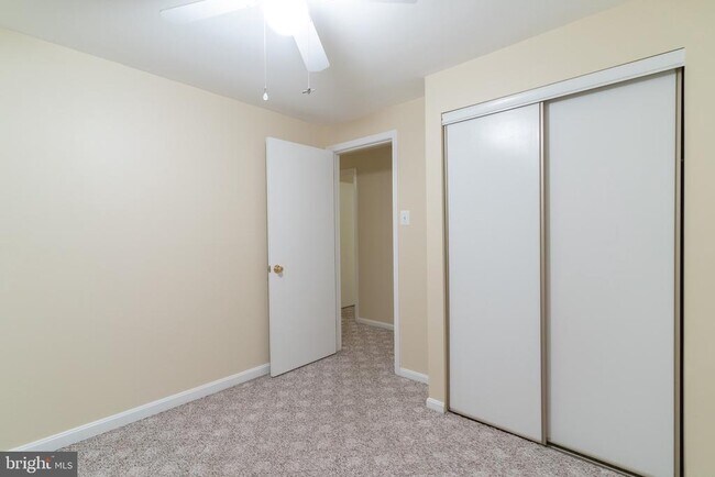 Building Photo - 7 Valleyfield Ct