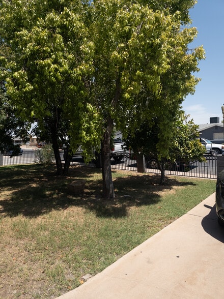 Building Photo - 506 N Hunt Dr