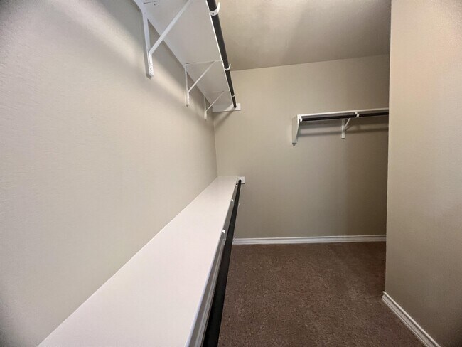 Building Photo - 10822 Shaenmeadow