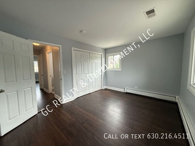 Building Photo - 1044 S York Rd