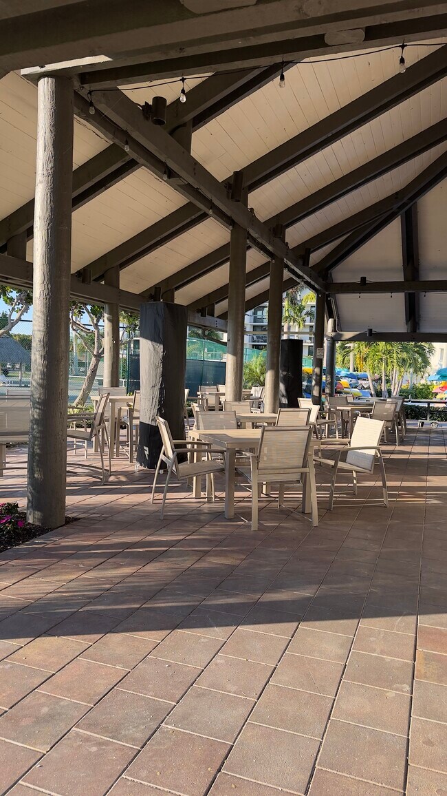 Building Photo - 651 Seaview Ct