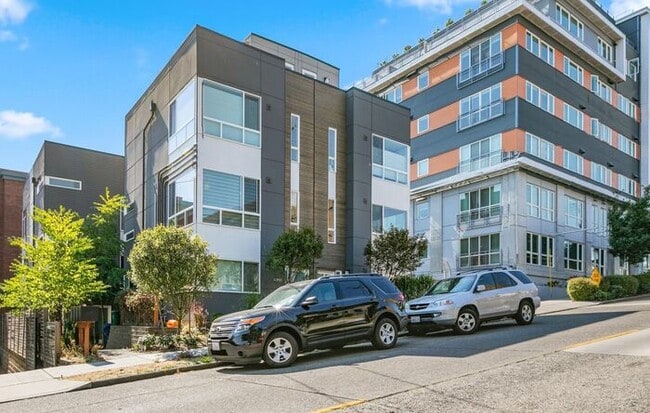 Building Photo - Trendy West Seattle Townhome w/Air Conditioning and Rooftop Deck