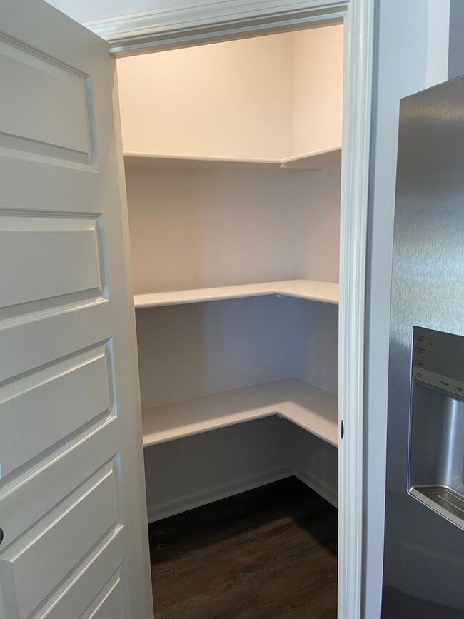 Building Photo - Now Preleasing! Comfortable Three Bedroom | Two and a Half Bath Home in Oak Woods