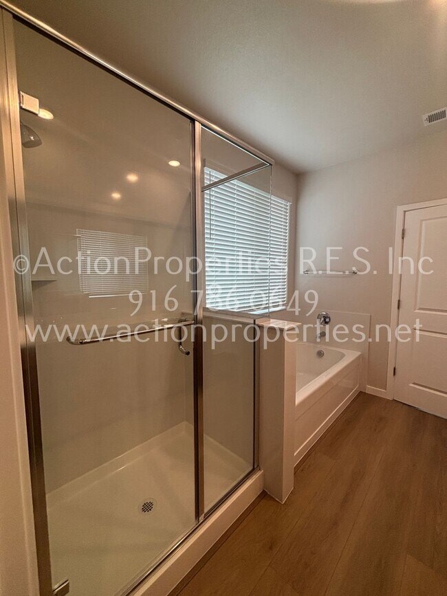 Building Photo - Action Properties Offering Roseville Solar: Inspiration Village Community Gated: 3 Bedroom 3 Bath...