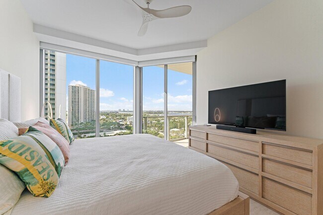 Building Photo - 3100 N Ocean Dr