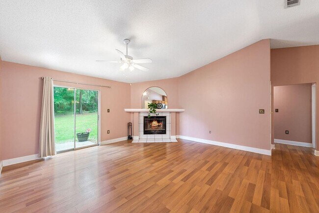 Building Photo - 5163 Jolene Cir