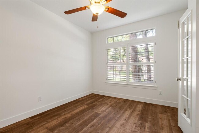Building Photo - 14 Long Springs Pl