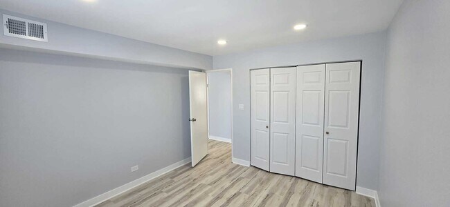 Building Photo - 9405 Bay Colony Dr