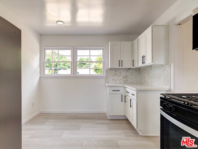 Building Photo - 7101 W 85th St