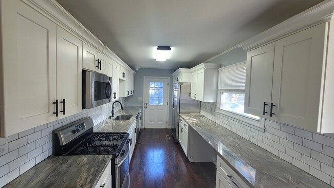 Building Photo - 34 Hickory Dr