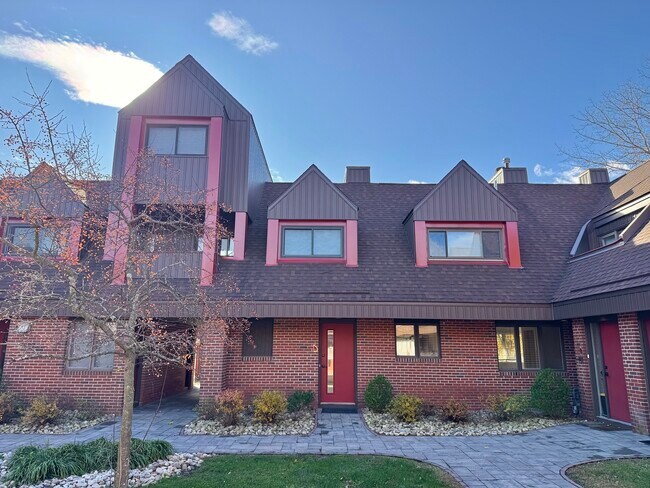 Primary Photo - 110 Montoya Dr