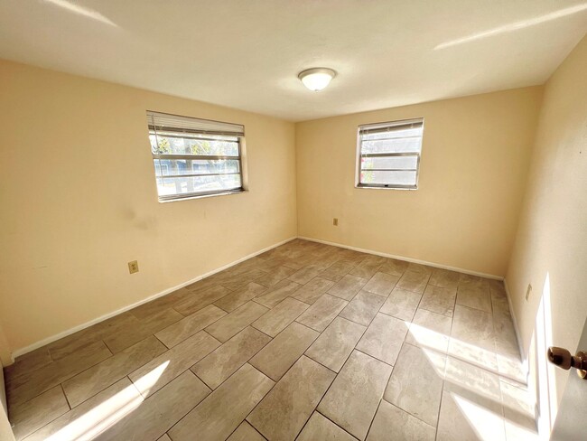 Building Photo - Updated 3BD/2BTH Home on Corner Lot