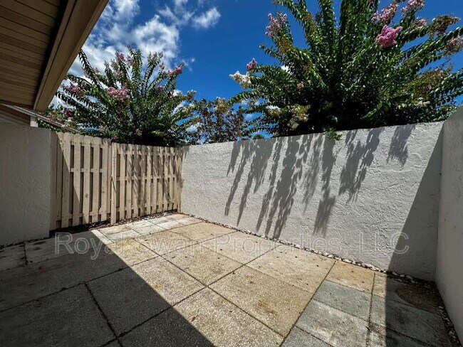 Building Photo - 4228 Oak Loop