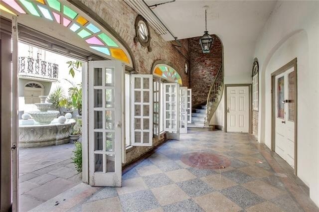 Building Photo - 523 Dumaine St