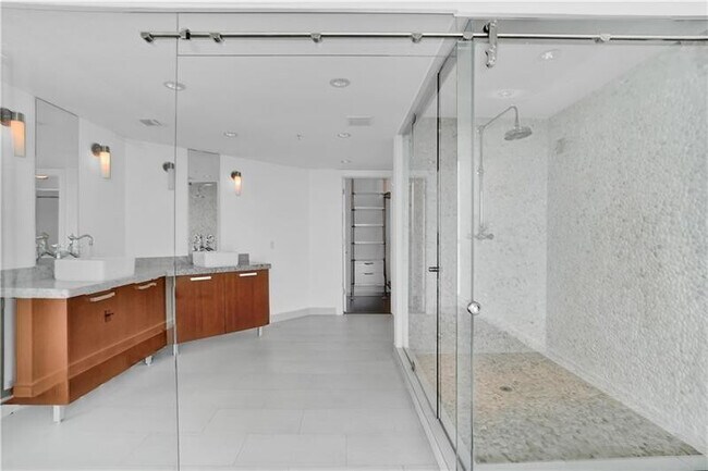 Building Photo - 720 NE 62nd St