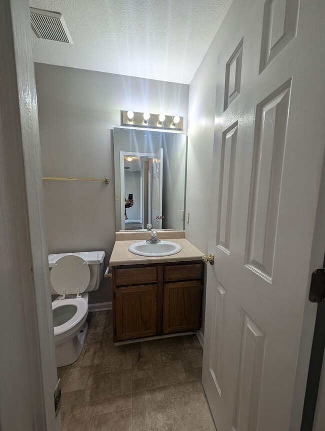 Building Photo - Quiet 2 bed 2 bath duplex home in Franklin!