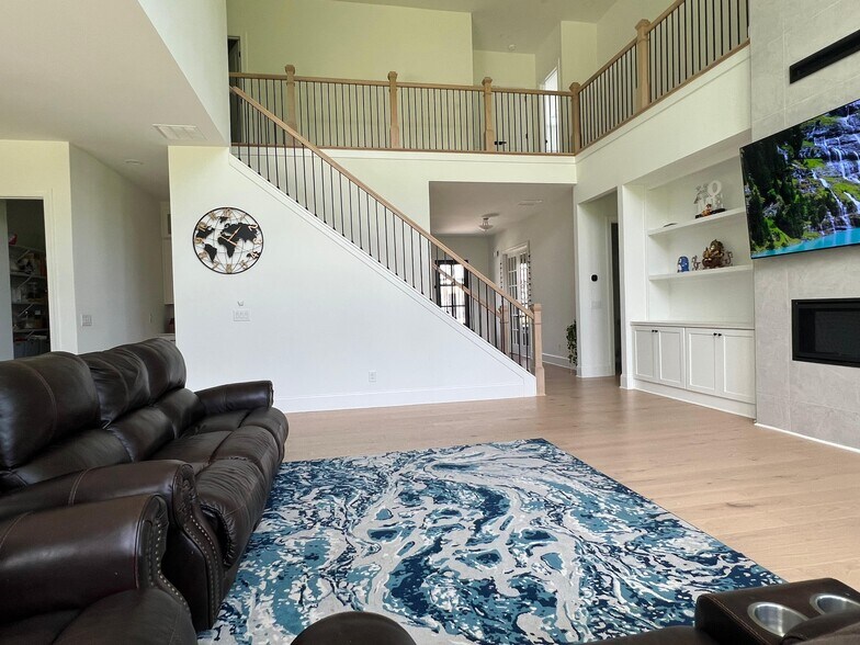 great room - 6490 Pond View Dr