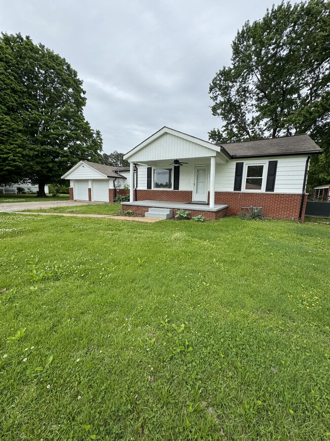 Building Photo - 5624 US Highway 60 W