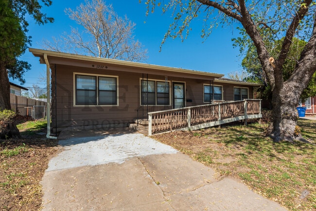 Building Photo - 1232 E Galena St
