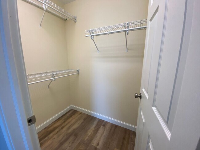 Building Photo - A RELAXING RETREAT - 3 bd/2.5 bath Twin Home for Rent