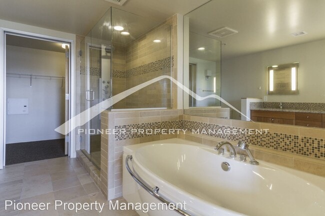 Building Photo - 2 br, 2.5 bath House - 2229 Blake St #708