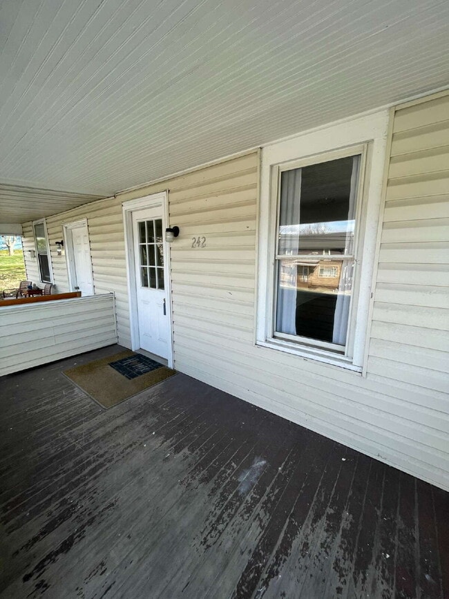 Building Photo - Spacious 3 Bedroom Apartment Near IUP – Ideal for Roommates