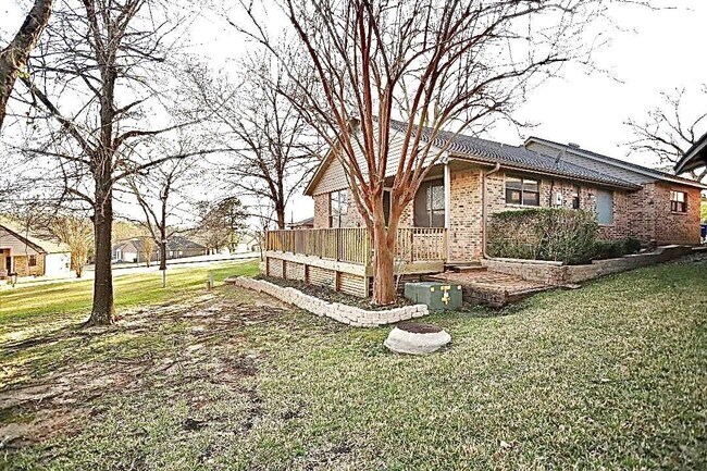 Building Photo - 16 Golf Vw Mnr