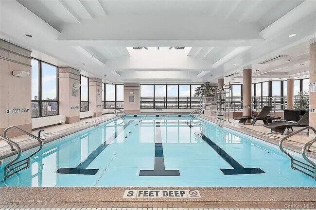 Building Photo - 415 E 37th St