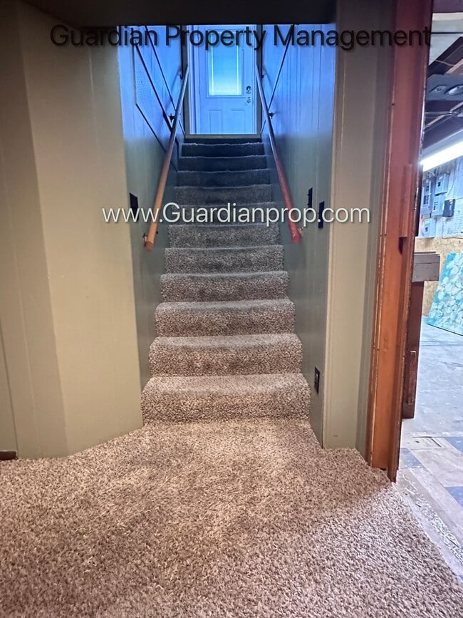 Building Photo - Richfield Single Family Home, Fenced Yard, 2 Car Garage, Dishwasher