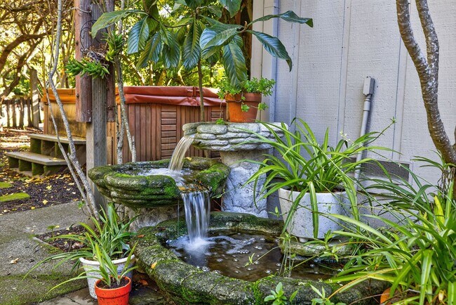 Building Photo - Charming 3-Bed / 2-Bath Retreat on Over an Acre in Sebastopol