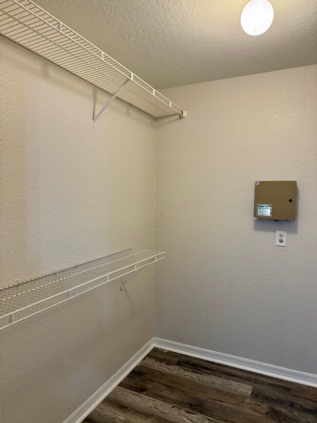 Building Photo - 7511 Seurat St