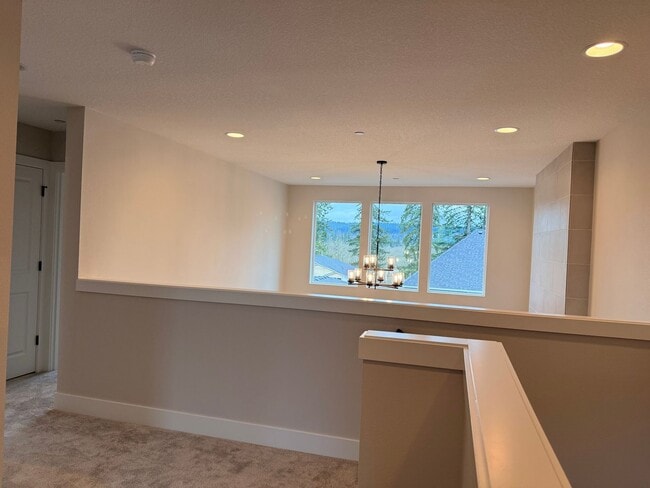 Building Photo - Goregous 3 Bedroom with Loft and Bonus Room! High Ceilings! Pantry! Keyless Entry! Double Oven & ...