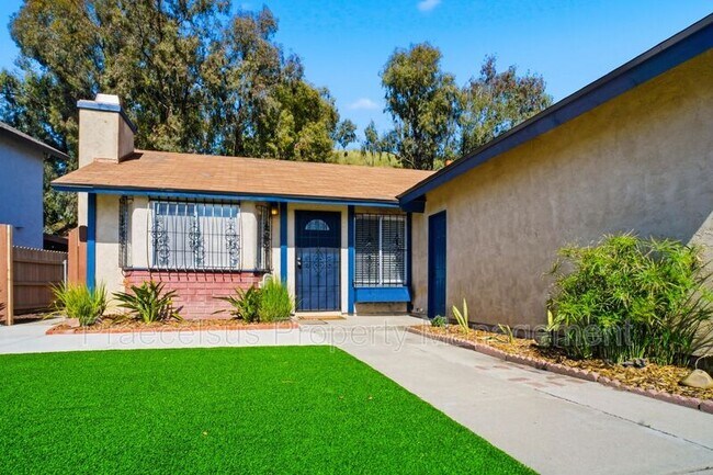 Building Photo - 3408 Clavelita St