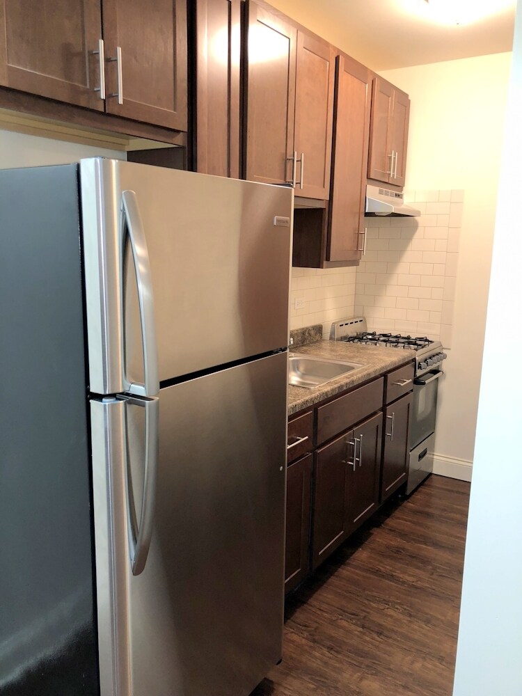 Building Photo - 4756 N Maplewood Ave