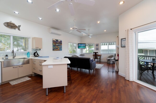 Building Photo - Fully Furnished 2 Bedroom, 2 Bath with Swi...