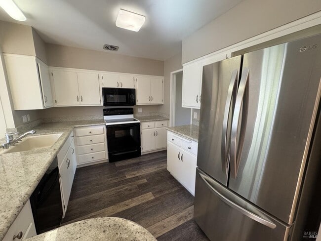 Building Photo - 1060 Los Gamos Rd