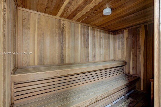 Building Photo - 6210 Jimmy Buffett Mem Hwy