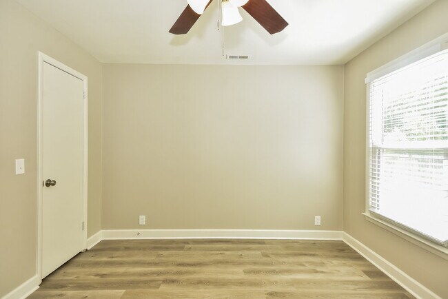 Building Photo - 183 Township Dr