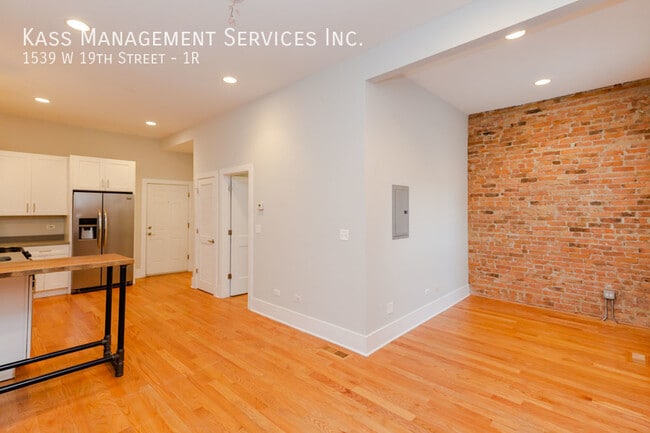 Building Photo - 1539 W 19th St