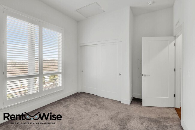 Building Photo - 390 Riesling Ave