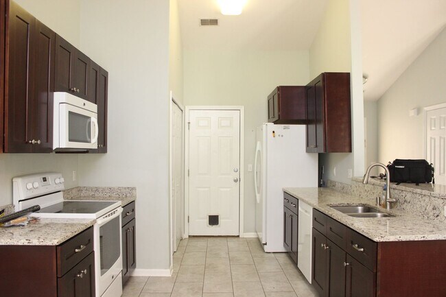 Building Photo - Ranch Home w/ Privacy Fence