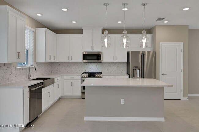 Building Photo - 365 Cherry Elm Dr