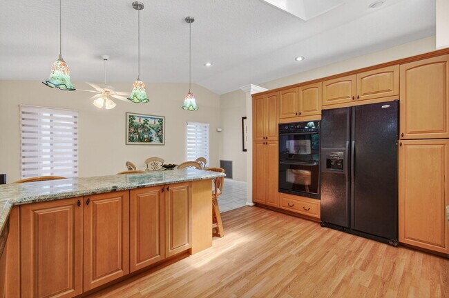 Building Photo - 2925 Riviera Dr