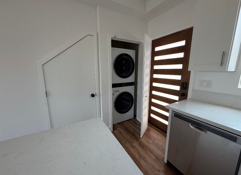 Building Photo - 872-878 Serrano Place