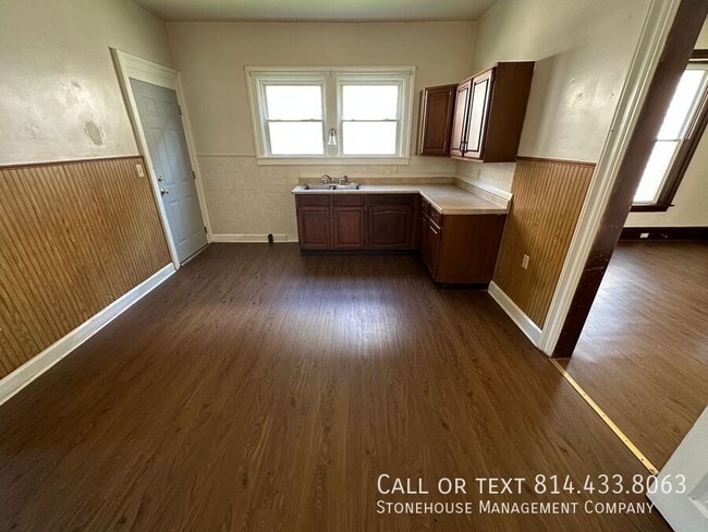 Building Photo - 544 E 24th St