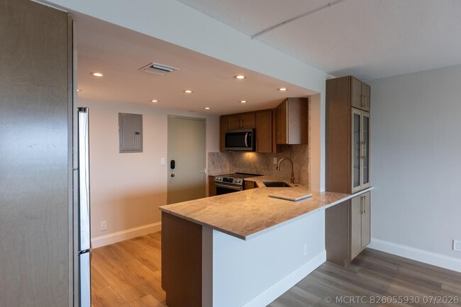 Building Photo - 2100 S Ocean Dr